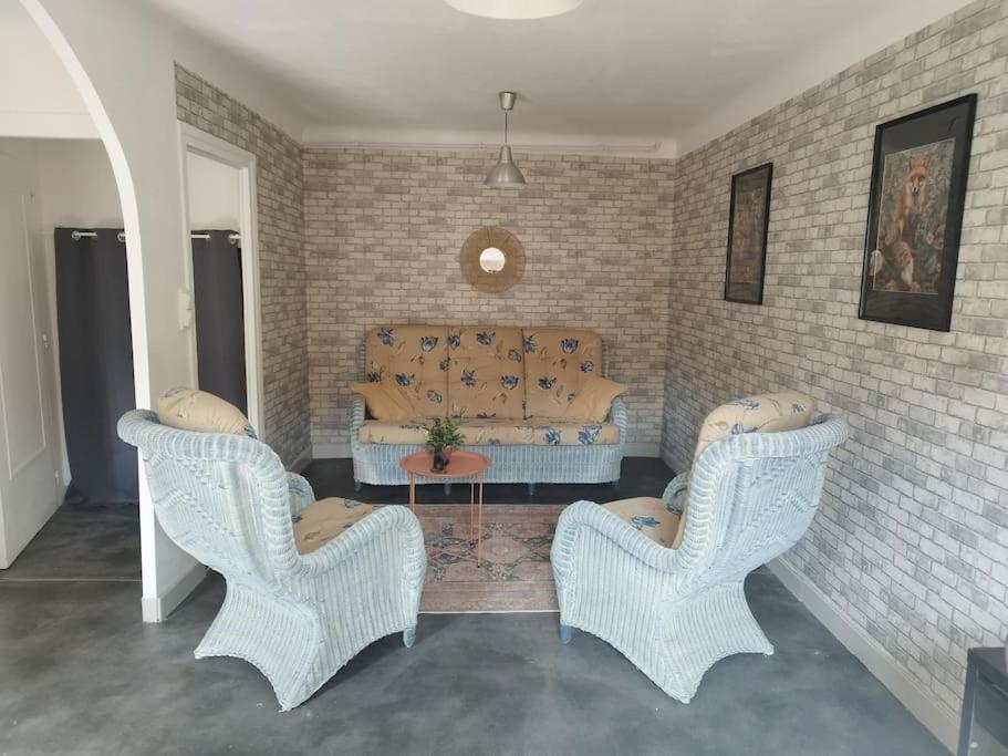 Saint-Amant-Roche-Savine Jolie Maison De Bourg Tout Equipee 10Km D'Ambert מראה חיצוני תמונה